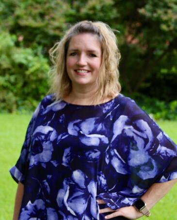 karen grove headshot